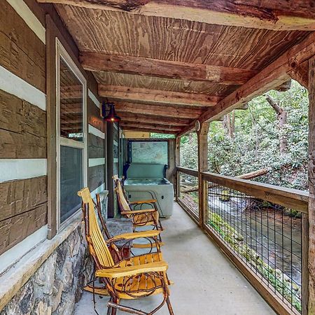 Up The Creek Villa Гетлинбург Екстериор снимка