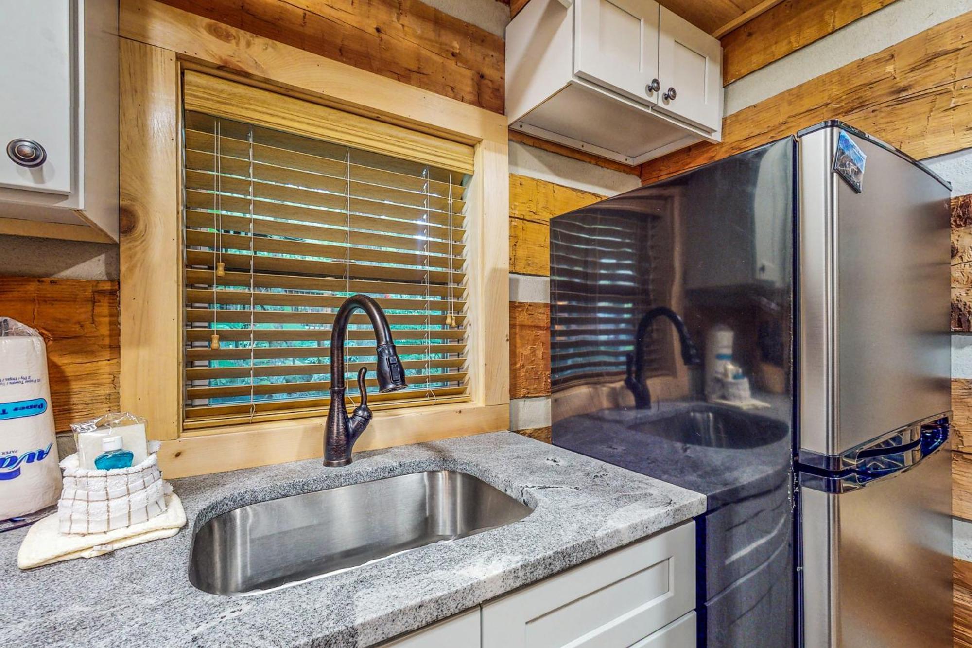 Up The Creek Villa Гетлинбург Екстериор снимка